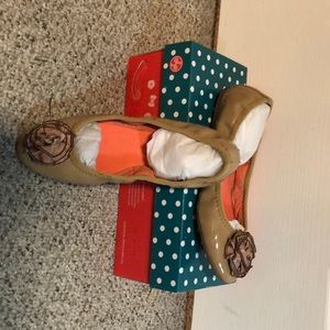 Liz neutral patent leather ballet flats